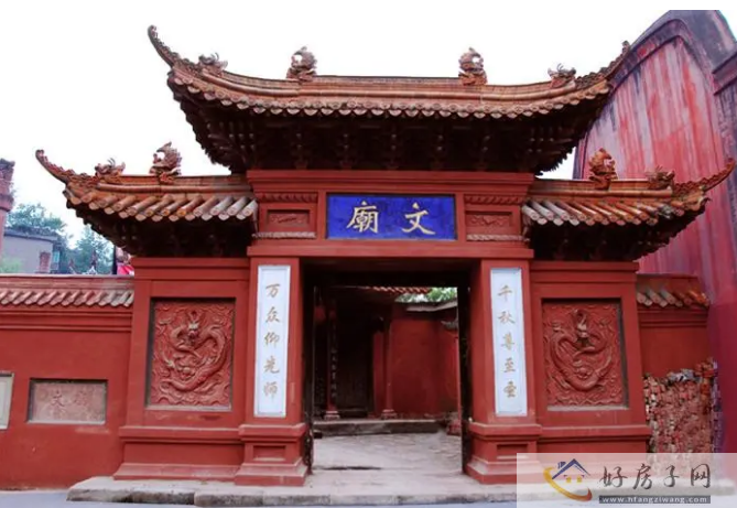 内江文化发展论坛系列报道之王立群品内江            </h1>(图3)