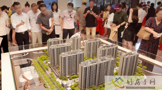 上海9月成交量暴涨!新房销量1天赶上1个月!有哪些楼盘卖爆了?            </h1>(图2)